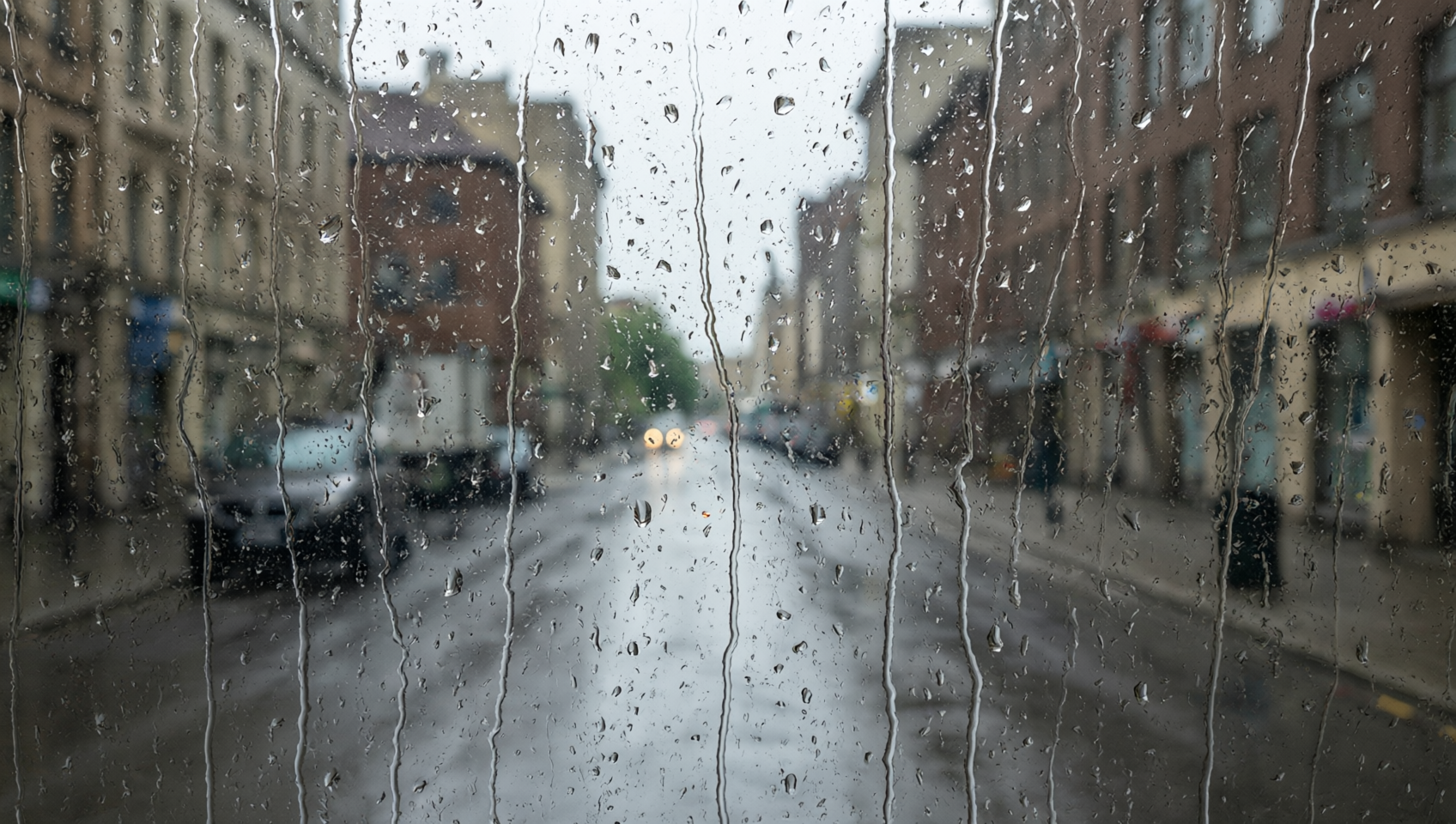 窗上的雨滴